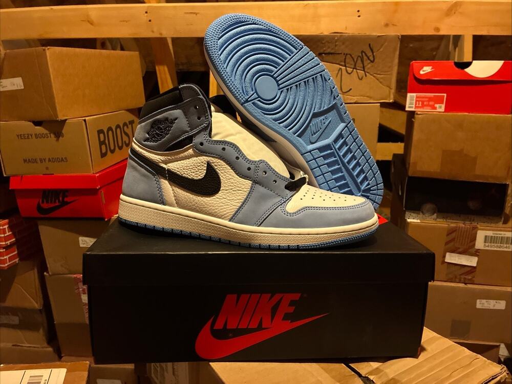 Air Jordan 1 Retro High OG University Blue Size 11
